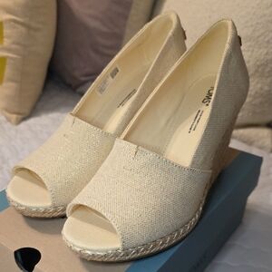 Toms Women's Beige Wedge Shoes